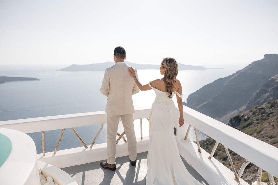 a&a_intimate_elopement_dana_villas_location_santorini_greece